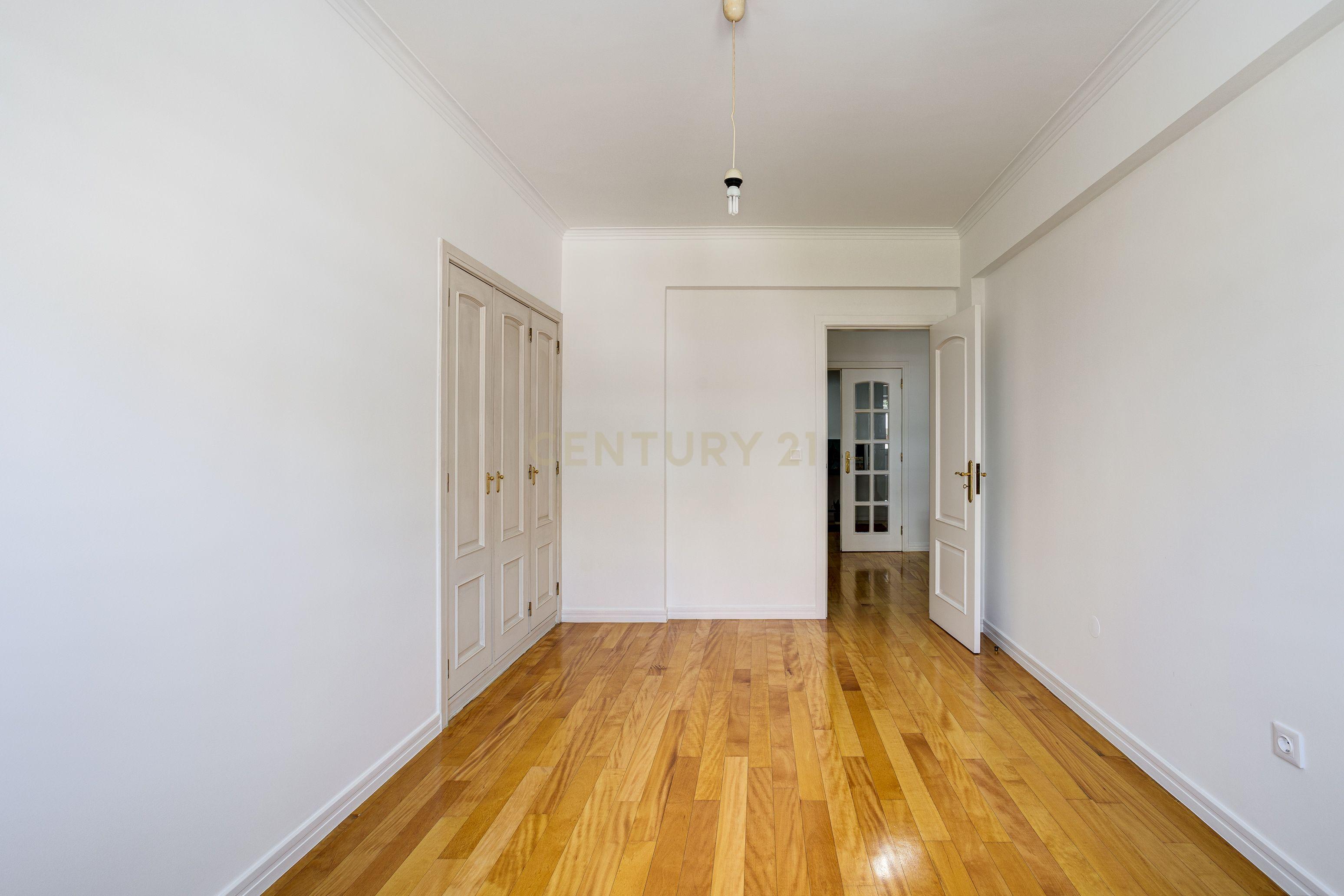 Apartamento T4 no Parque dos Poetas - Image 15