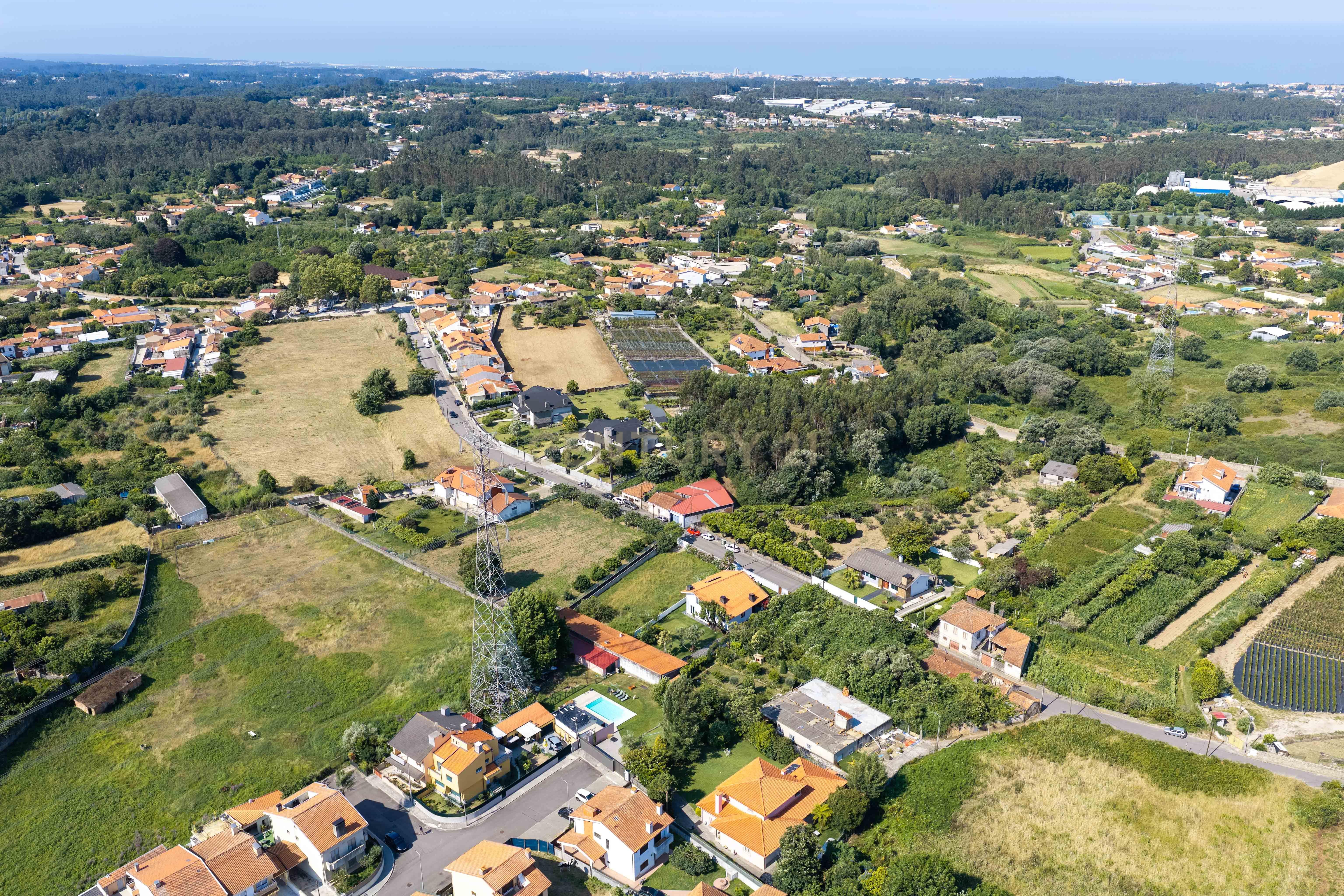 Fotografia 3 de Terreno para construção já vedado em 4 frentes