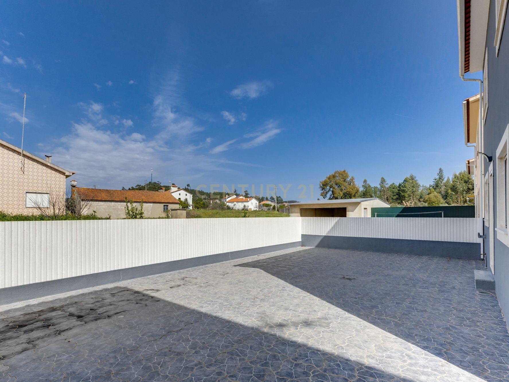 Casa Moderna em Vila de Rei com 4 Quartos e Segurança Avançada - Image 6