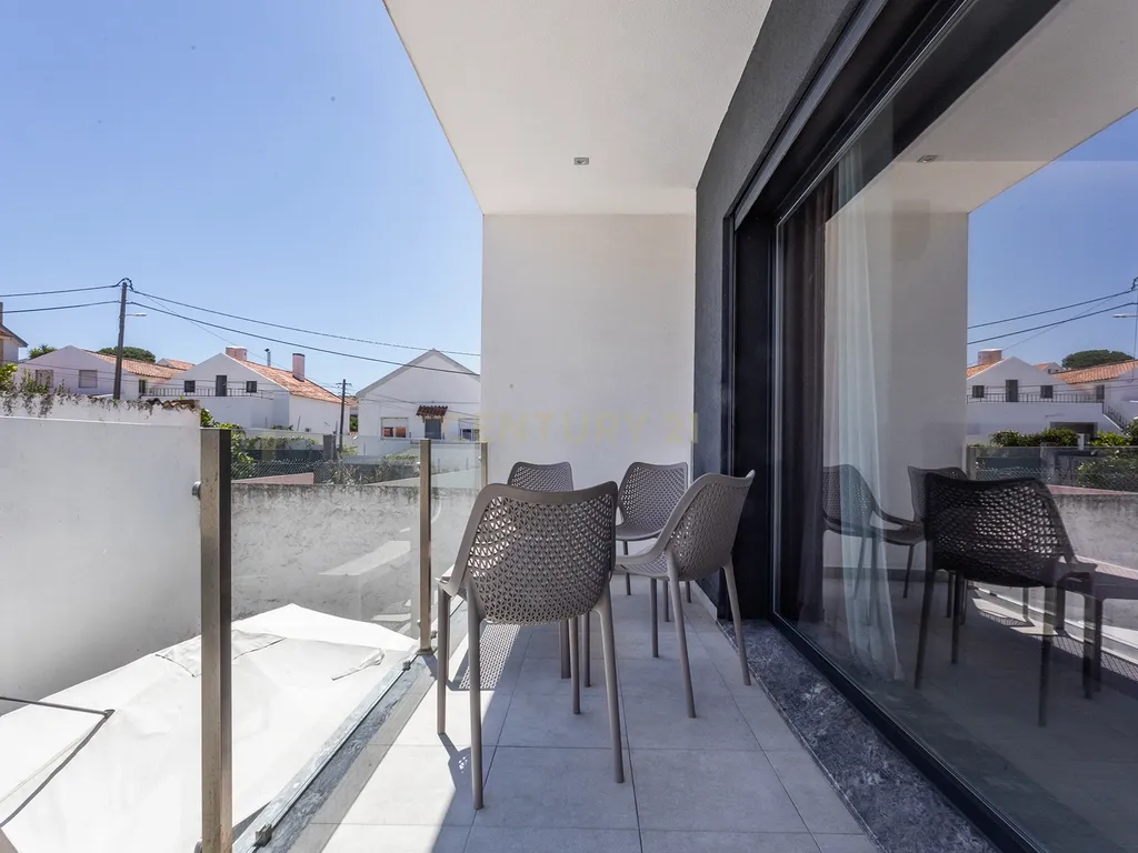 Moradia Contemporânea com Piscina a 5 minutos das praias da Costa da Caparica - Image 22