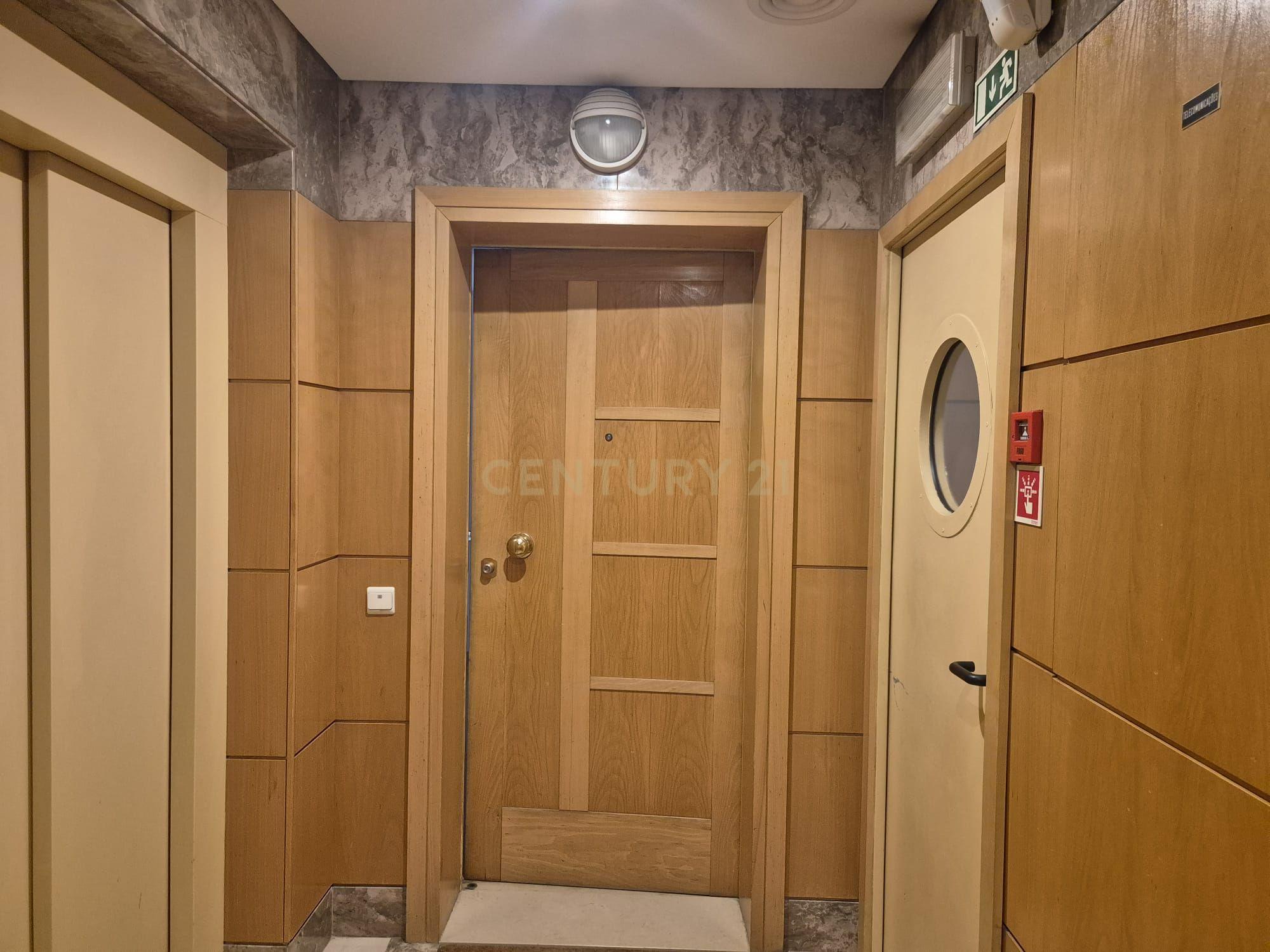 Fotografia 4 de Espaçoso Apartamento T4 no Parque das Nações, Lisboa, com Garagem