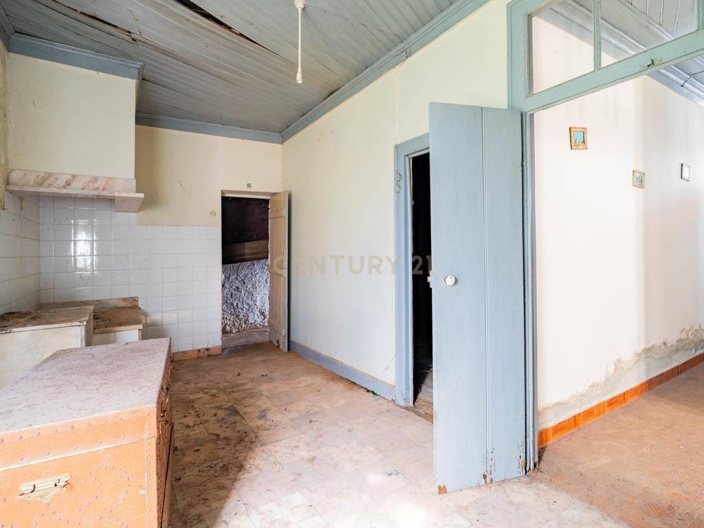 Moradia Térrea com Excelente Potencial 2.116 m2 de terreno Localização Priviligiada - Image 11