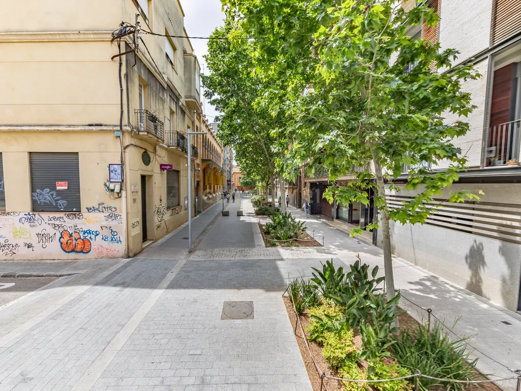 Vende-se espaço comercial alugado no centro de Sabadell - Image 10