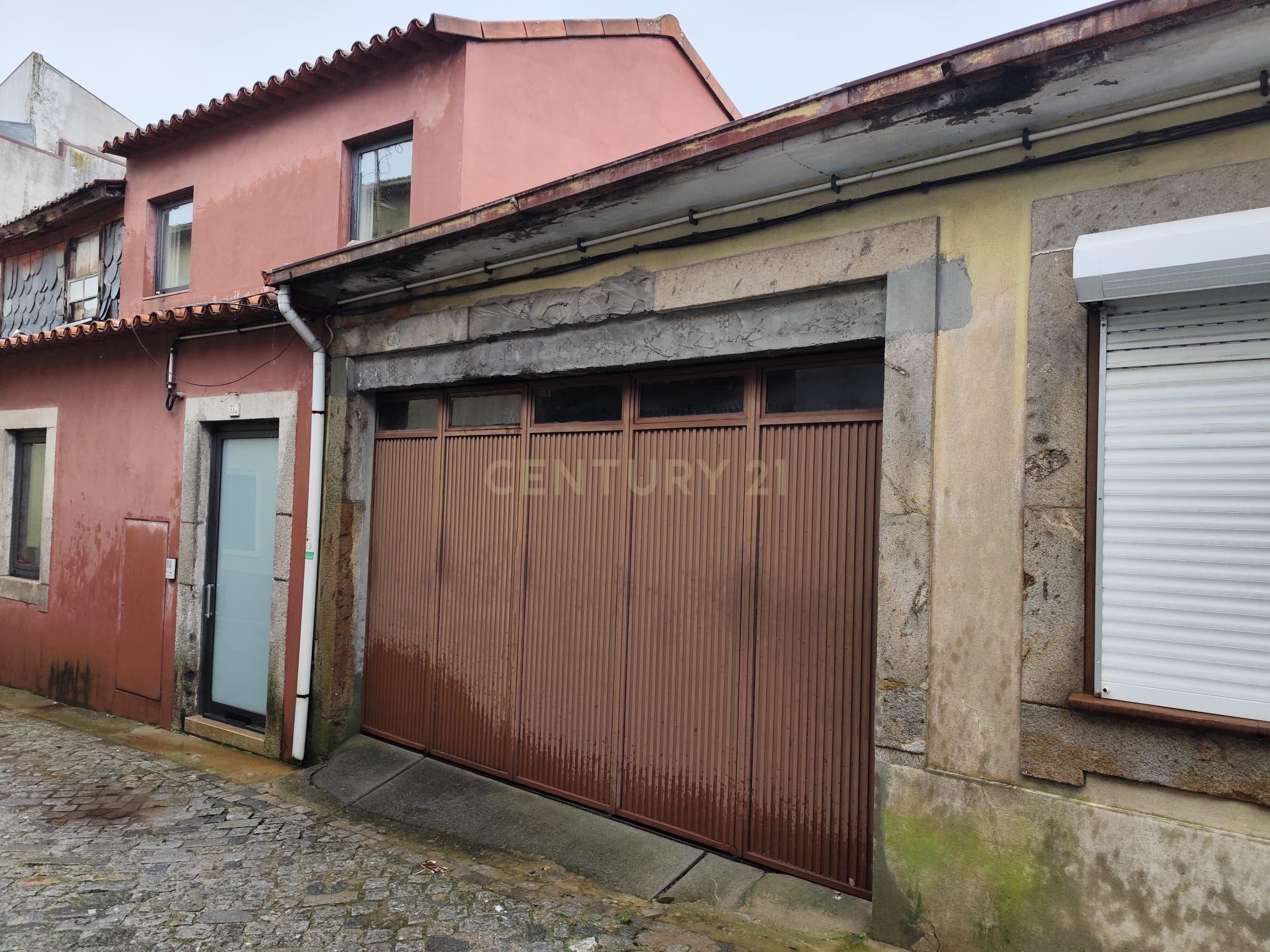 Garagem com terreno