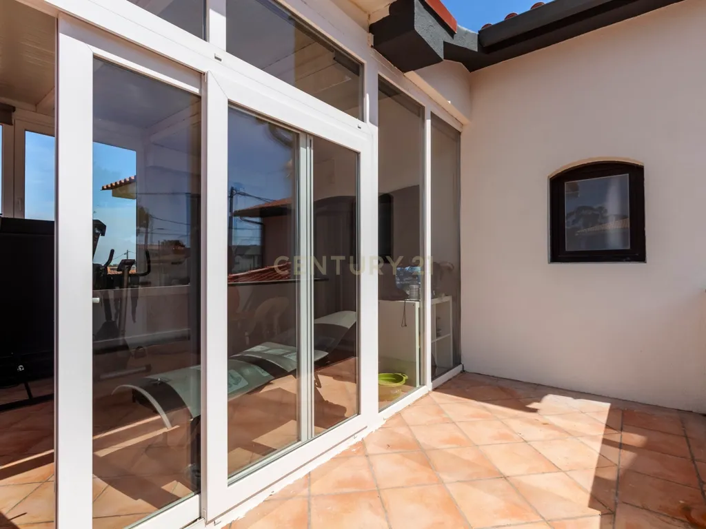 Moradia T4 como nova com piscina na Marisol em Lote de 500m² - Image 76