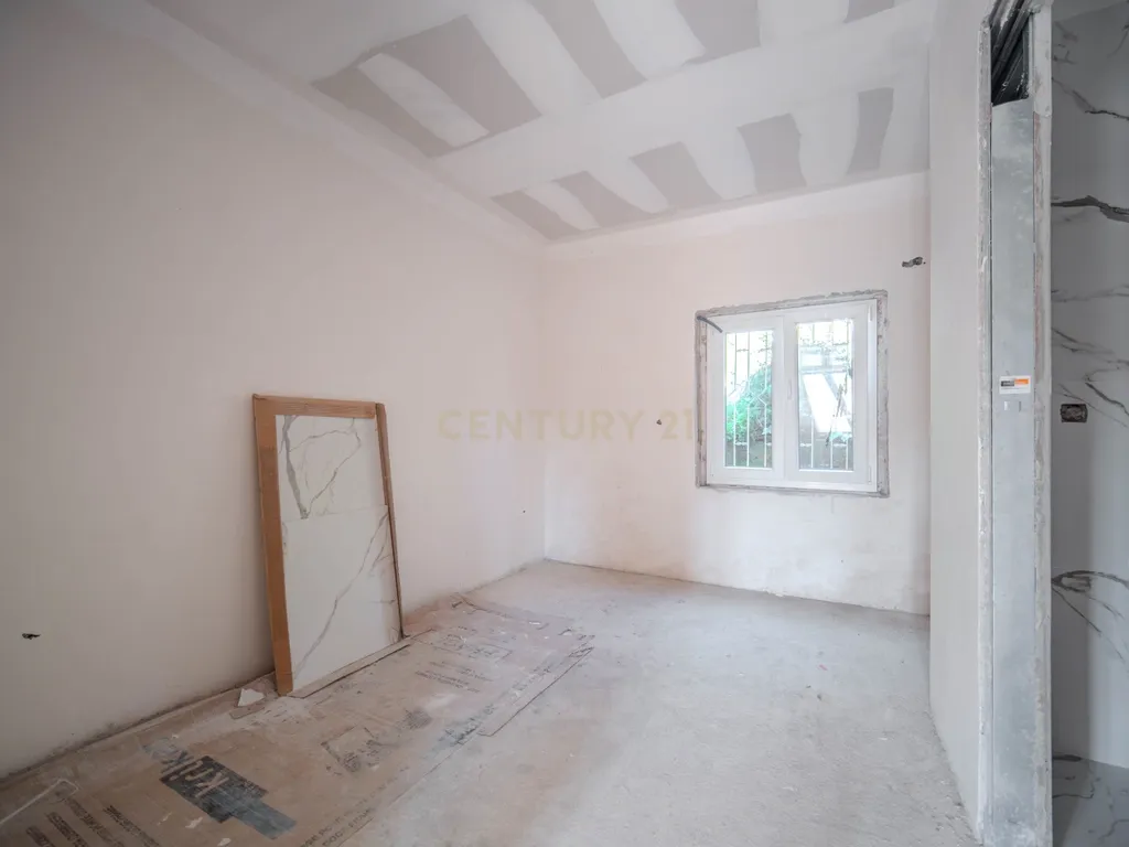 Moradia T3 com Espaço Comercial | São Pedro da Cova (Adega Azul) - Image 9