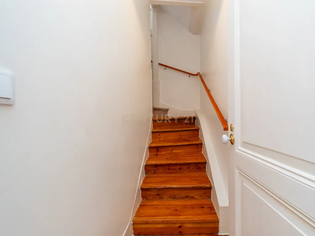 Penthouse Duplex T8 em Campo de Ourique - Lisboa - Image 18