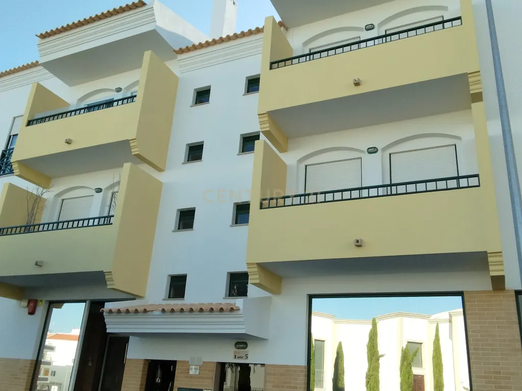Apartamento T3 em Almancil, condomínio com Piscina, Jardim e Garagem - Image 2
