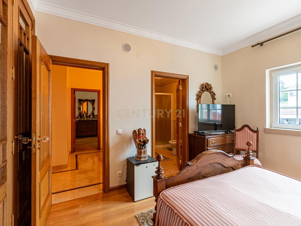 MORADIA T4 - SANTARÉM - Conforto, Elegância e Funcionalidade - Image 11