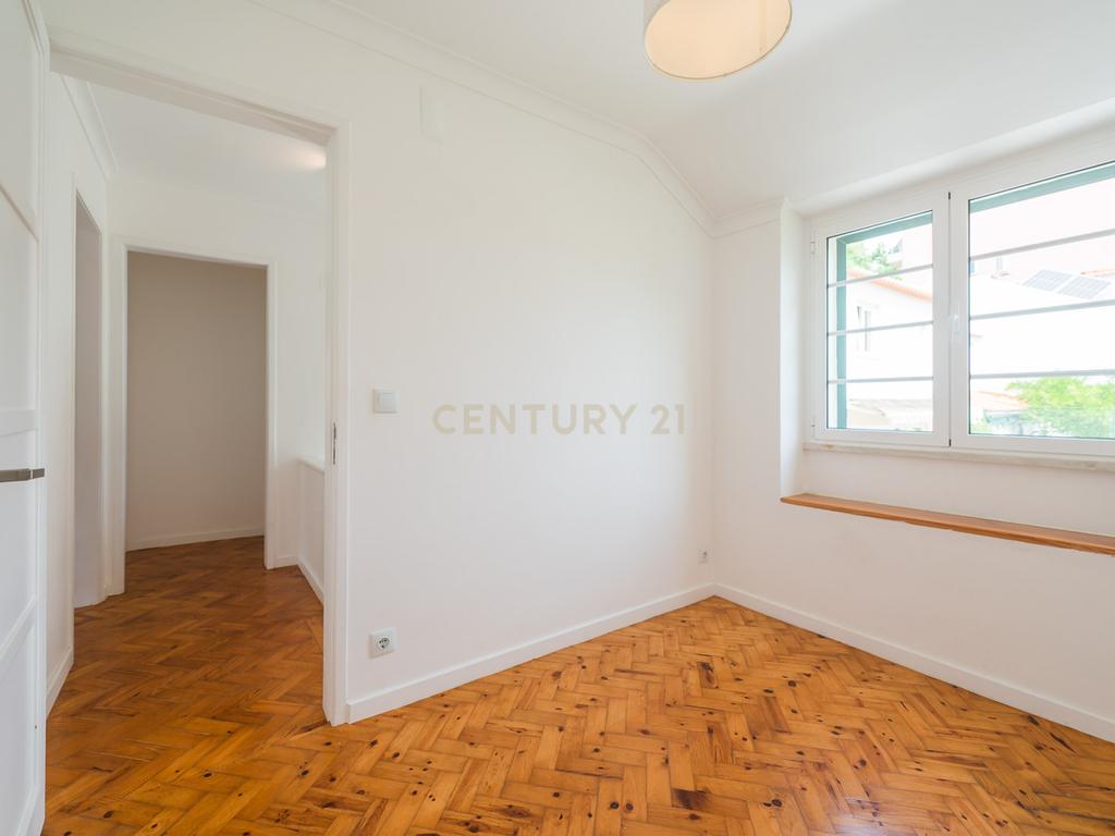 Moradia T3 + 1 Renovada com Jardim e Piscina em Penha de França, Lisboa - Image 42