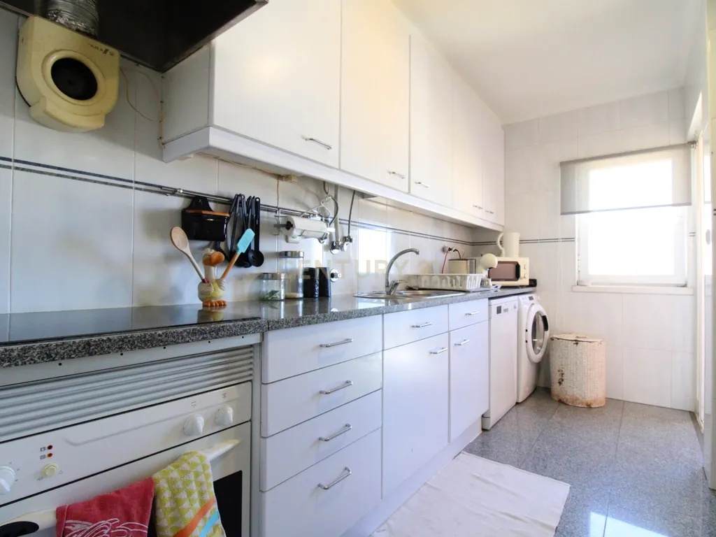 ✨ Oportunidade Única – T2 no Monte da Caparica ✨ - Image 1