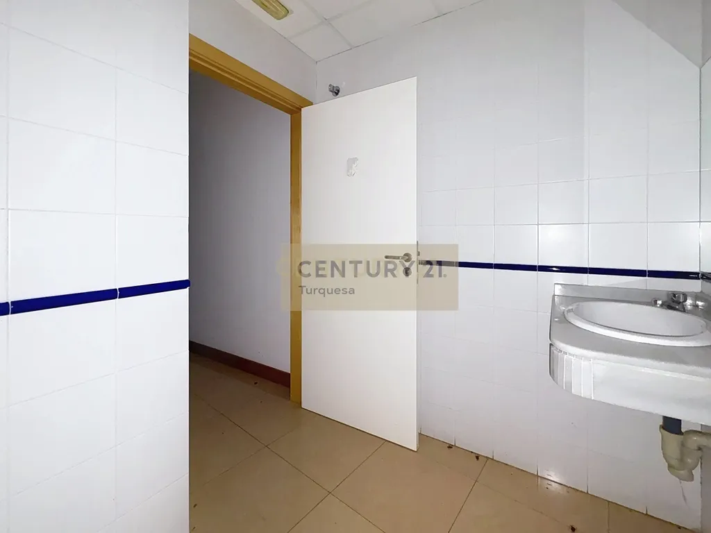 Amplo local comercial em Benalmádena, Málaga, com excelente localização - Image 16