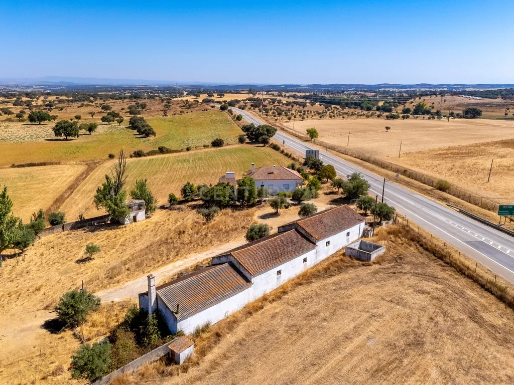 Propriedade, em Prédio Misto, com 17.000m2 localizada a 5Km de Estremoz - Image 22