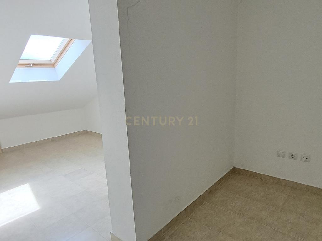 Apartamento T2 com arrecadação e lugar de garagem no Montijo. - Image 16