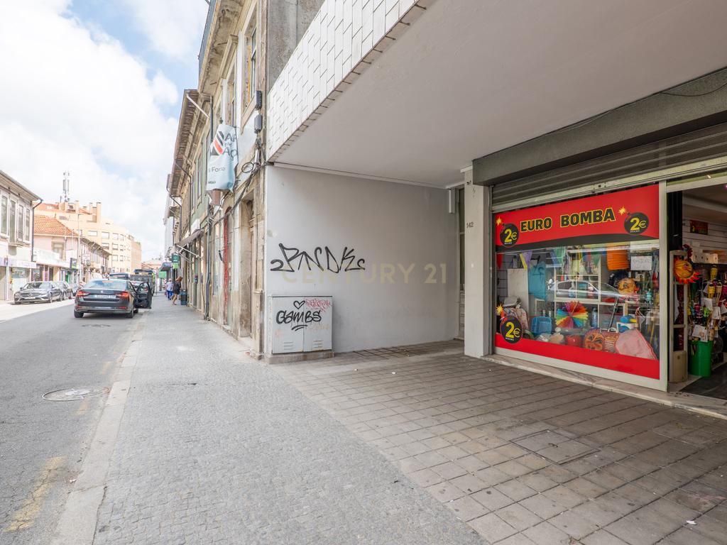 Loja Espaçosa em Matosinhos - Excelente Localização e Acessos - Image 9