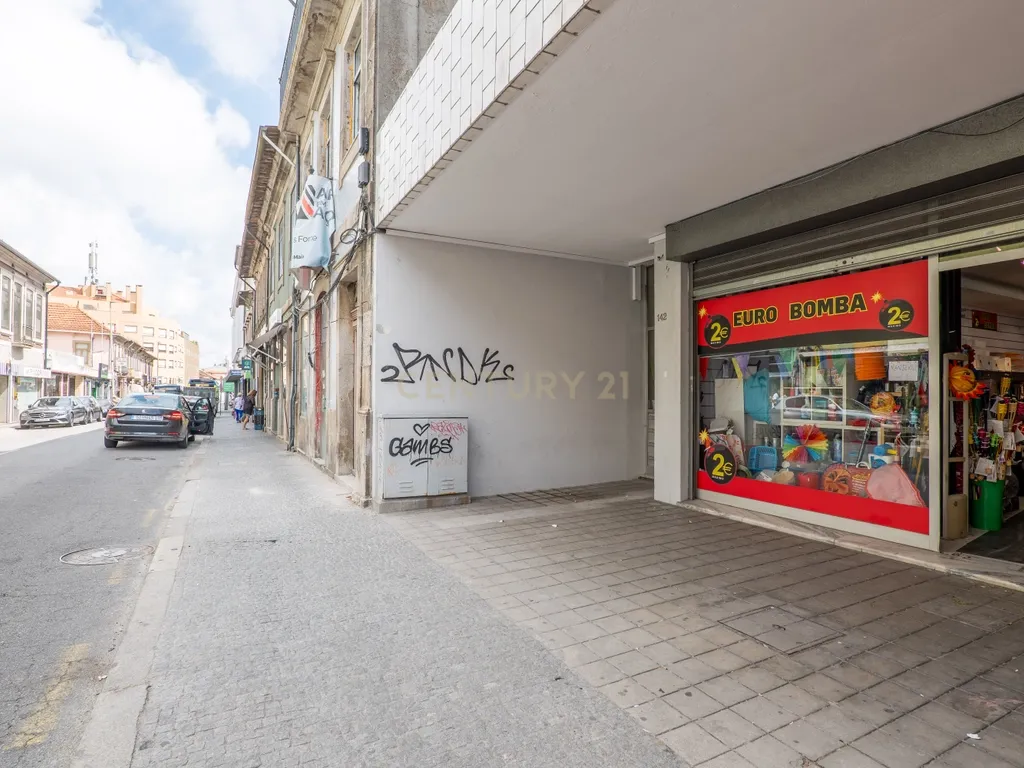 Loja Espaçosa em Matosinhos - Excelente Localização e Acessos - Image 9