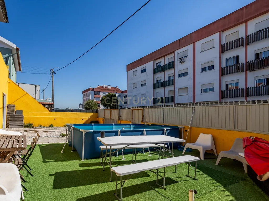 Moradia T4 | 278 m² de construção | Terraço 120 m² | Quintal 110 m² | Garagem 3 carros | Agualva-Cacém - Image 6