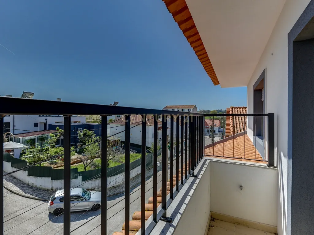 T2 RENOVADO NA SOBREDA - Image 2