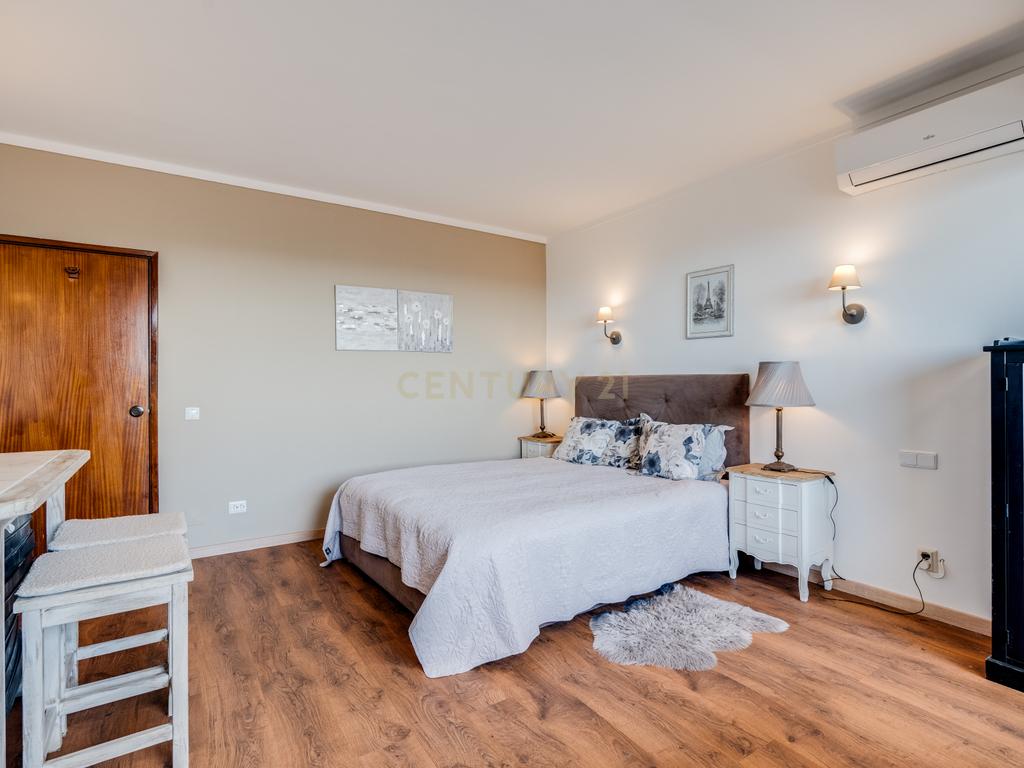 Apartamento com piscina, elevador e vista mar, no centro de Albufeira - Image 25