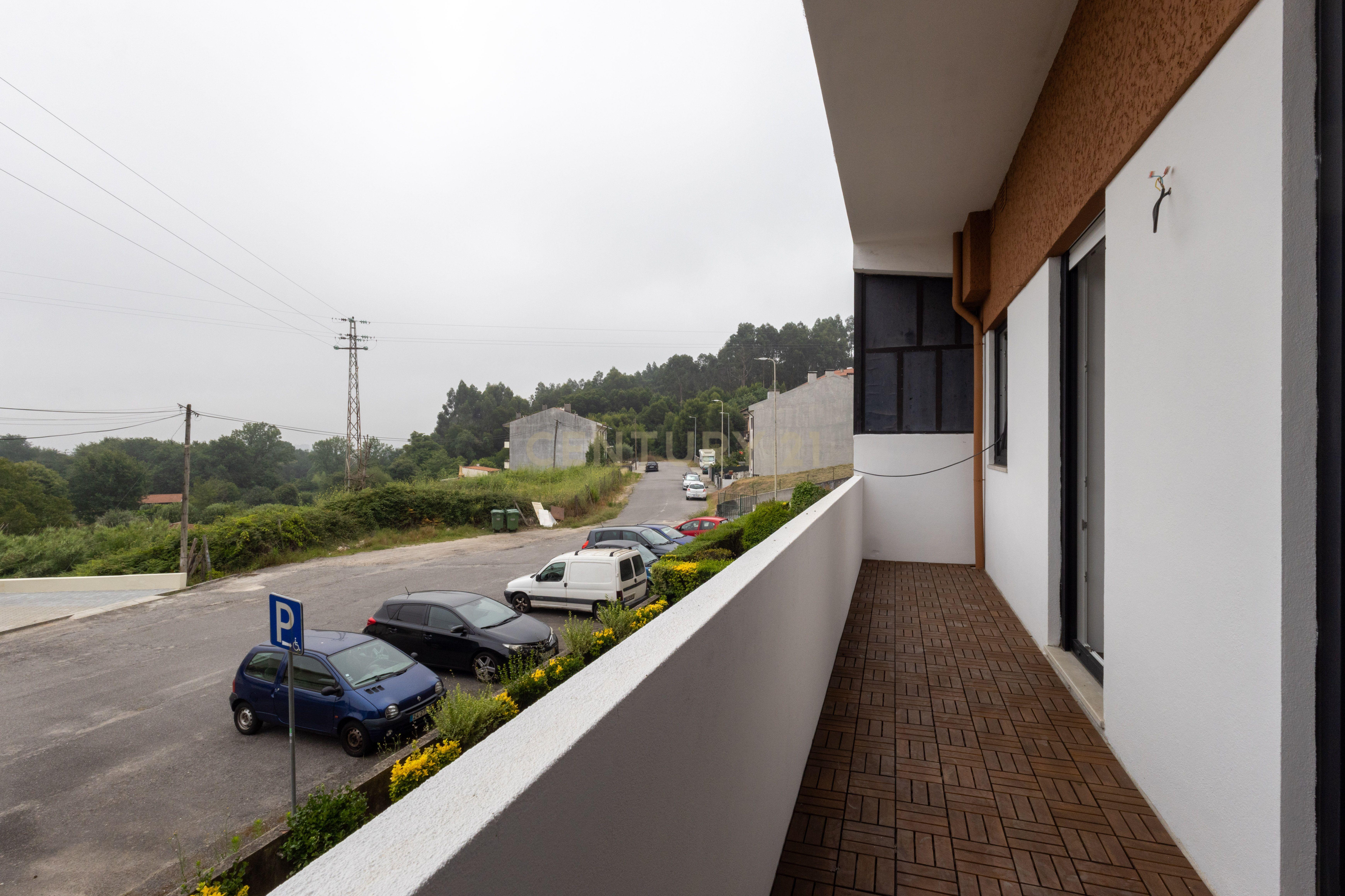 Fotografia 5 de Apartamento T2 Novo com Varanda e Lugar Duplo de Garagem
