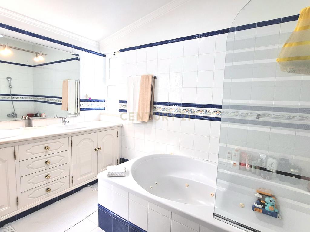 Moradia isolada com 4 quartos na Quinta dos Álamos - Guia - Image 25