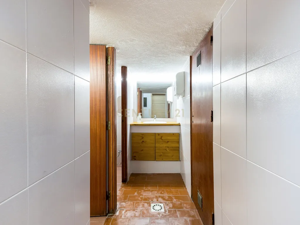 Oportunidade Única de Investimento: Espaço de 300m² no Jamor (Yield 9%) - Image 8