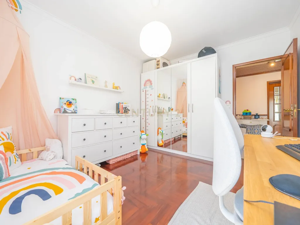 Apartamento T2, com Parqueamento e Arrecadação, em Caneças - Image 19