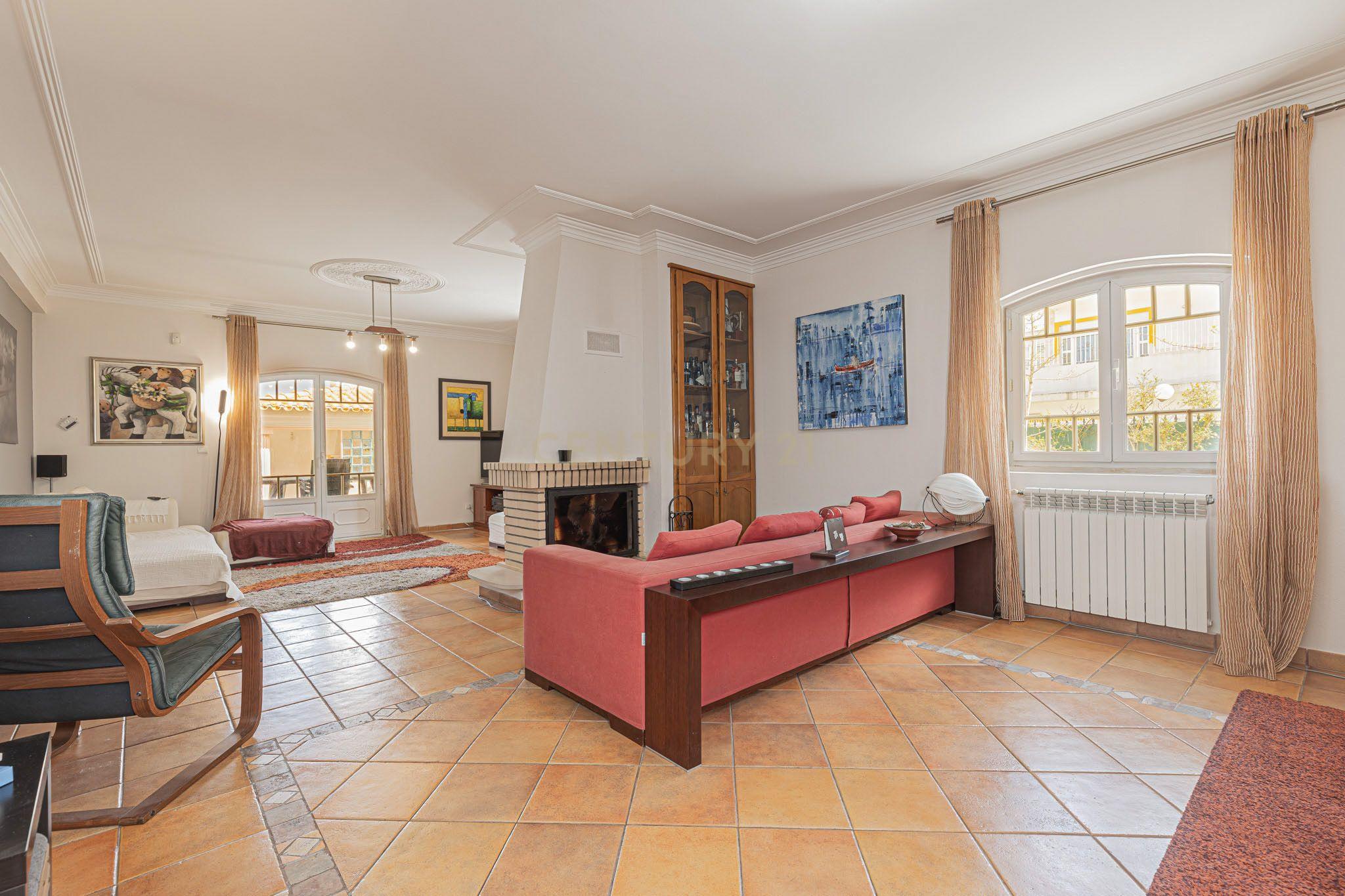 Moradia T5 - Almada - Piscina - Garagem -  364 m² - Terreno 1.024 m² - Image 10