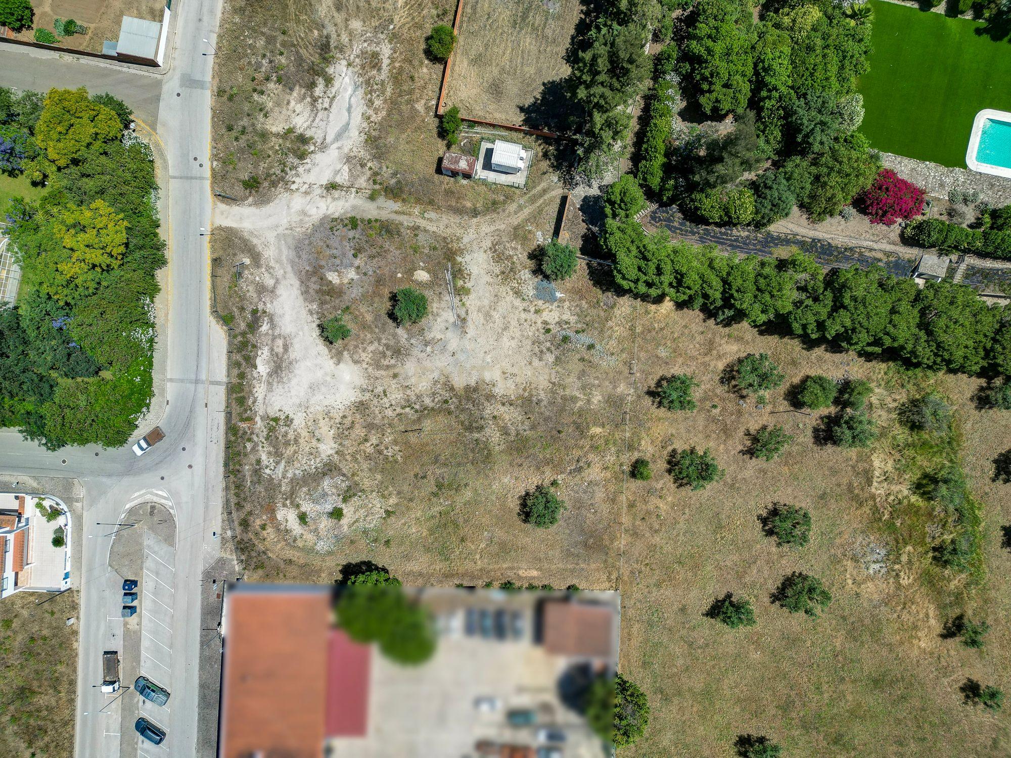 Fotografia 3 de Terreno Urbano com 2.500 m², capacidade construção de 1.500m2, habitacional