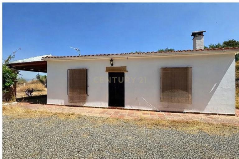 QUINTA RÚSTICA COM 11.000 m² DE TERRENO, PRIVACIDADE E VISTAS PANORÂMICAS EM ÁLORA - Image 20