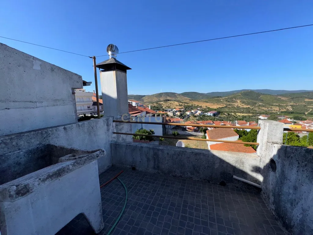Espaçosa Moradia T3 em Penamacor - Image 21