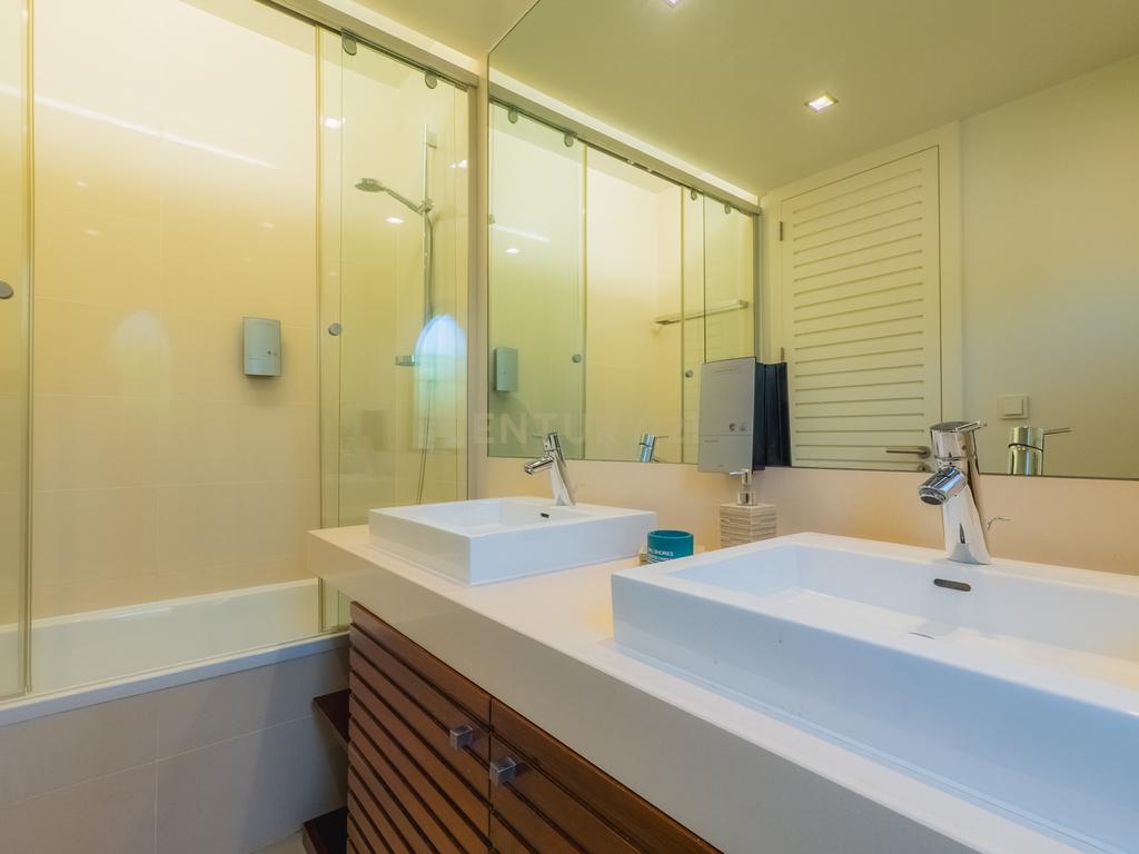 Moradia Independente com 3 Suites, Amendoeira Golf Resort, Piscina, Jardim, Alcantarilha. - Image 12