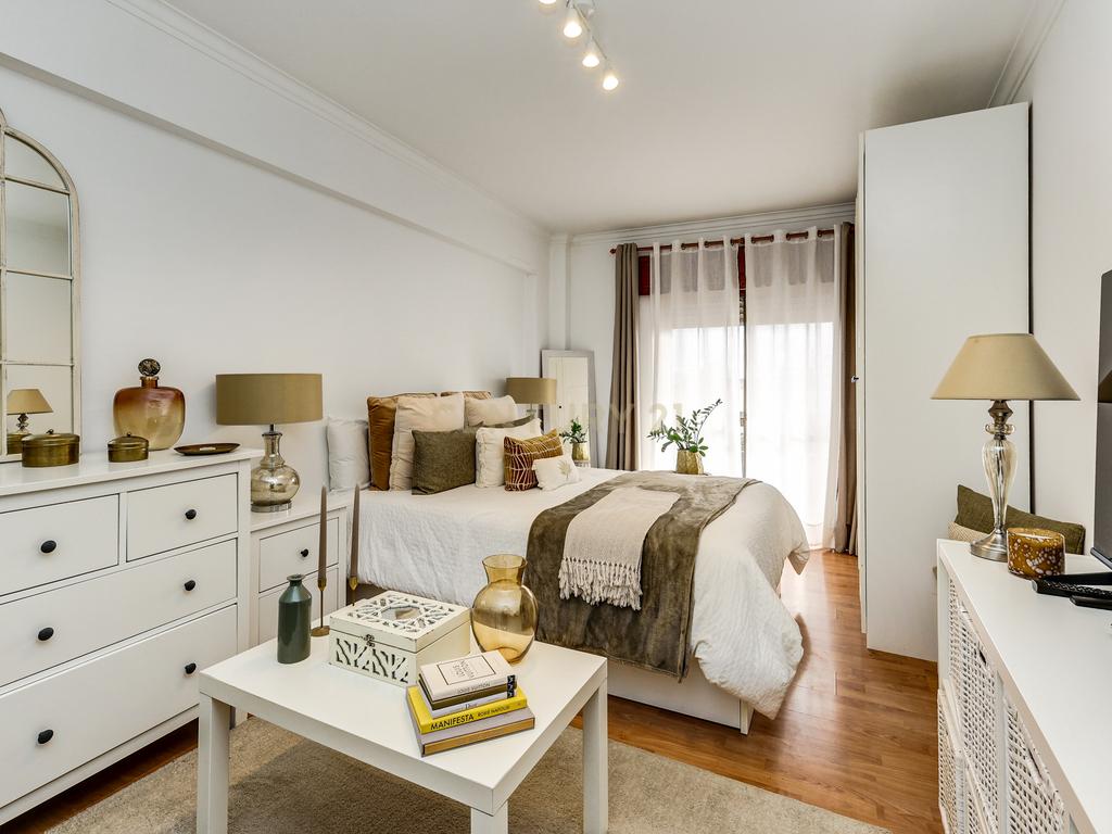 Apartamento T3 Renovado com Vista Panorâmica no Cacém, Sintra, Lisboa - Image 11
