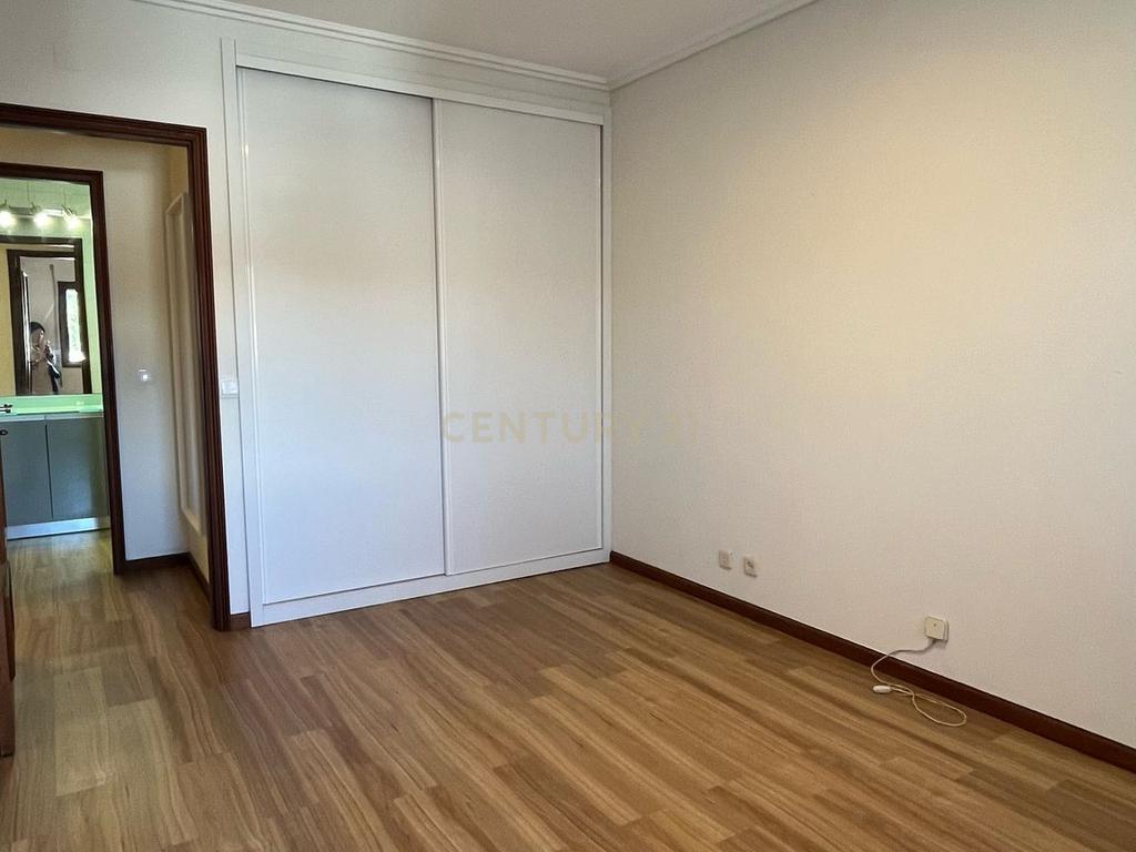 Apartamento T1+1 com Varanda na Maia, Porto - Image 8
