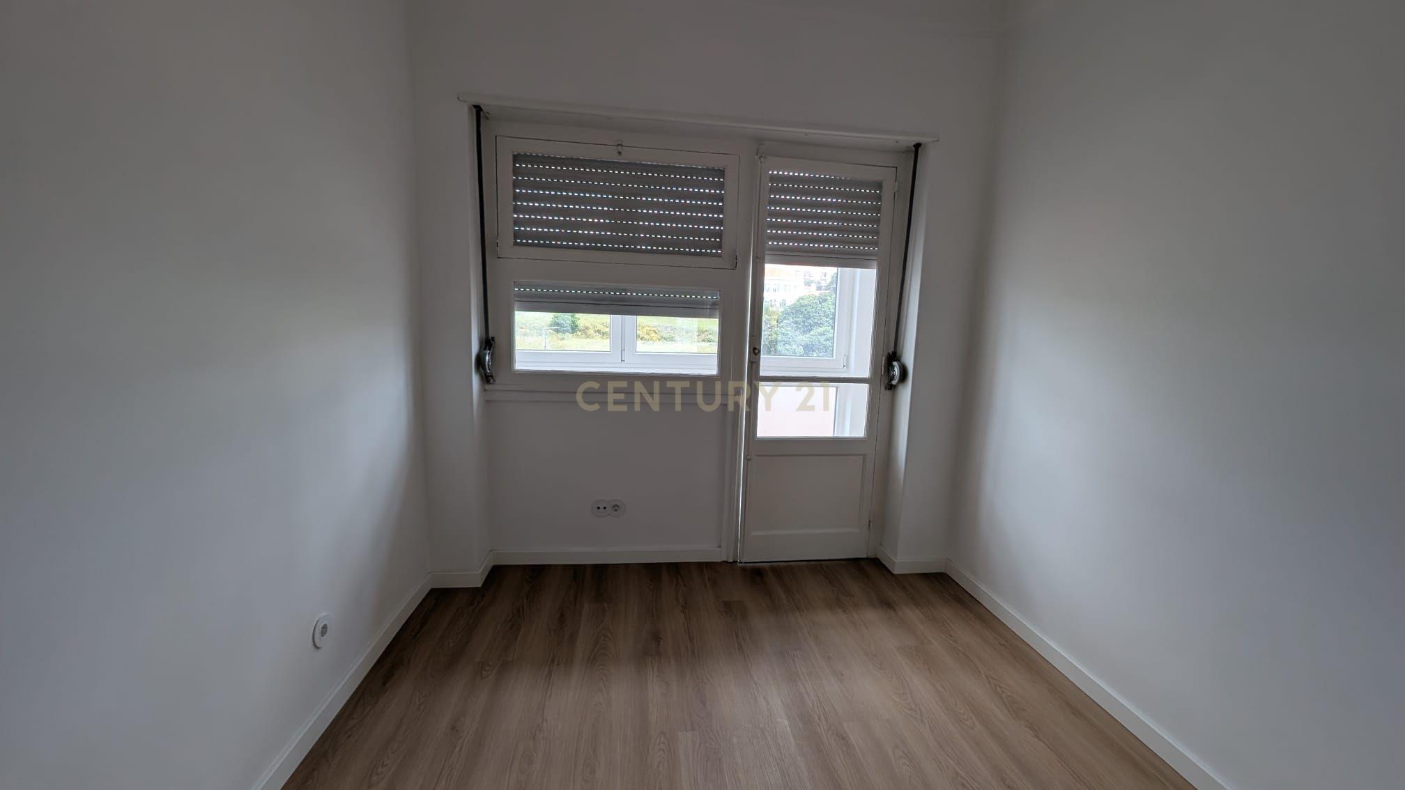 T2 para arrendamento na Ajuda, com vista rio - Image 16