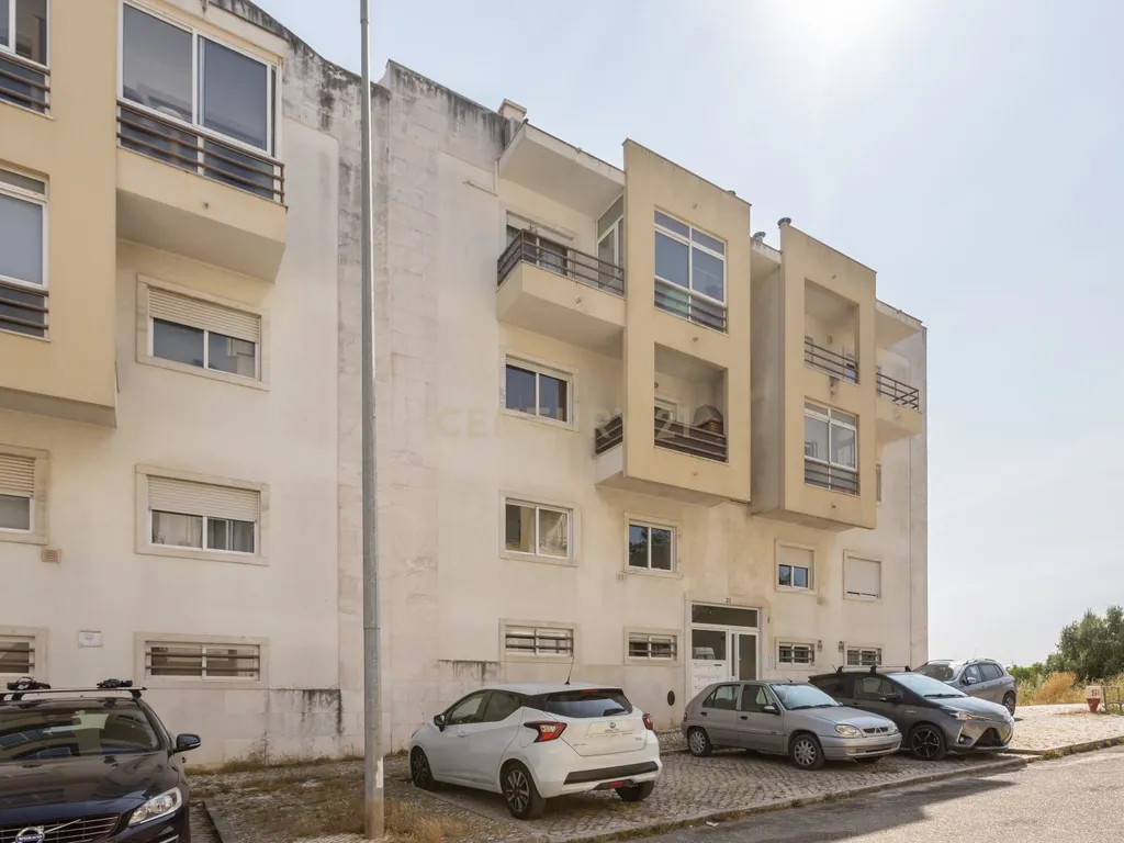 Apartamento T1+1 - Sobreda - Image 31