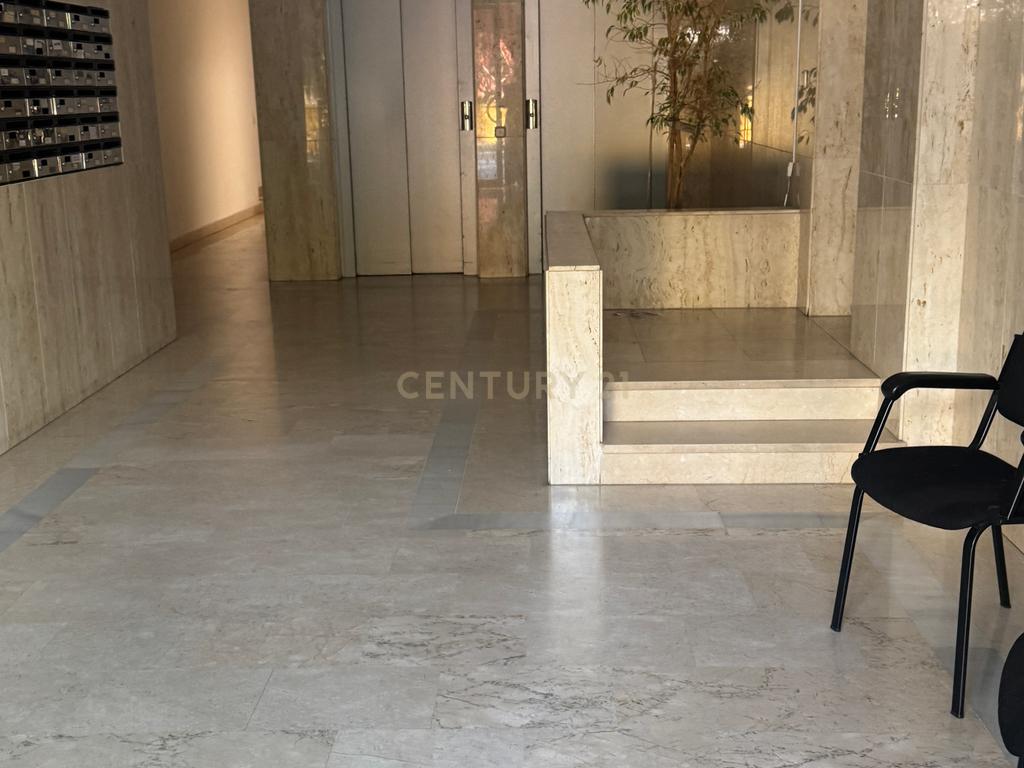 Apartamento T2 em Málaga com Vista para a Cidade e Montanha - Image 10