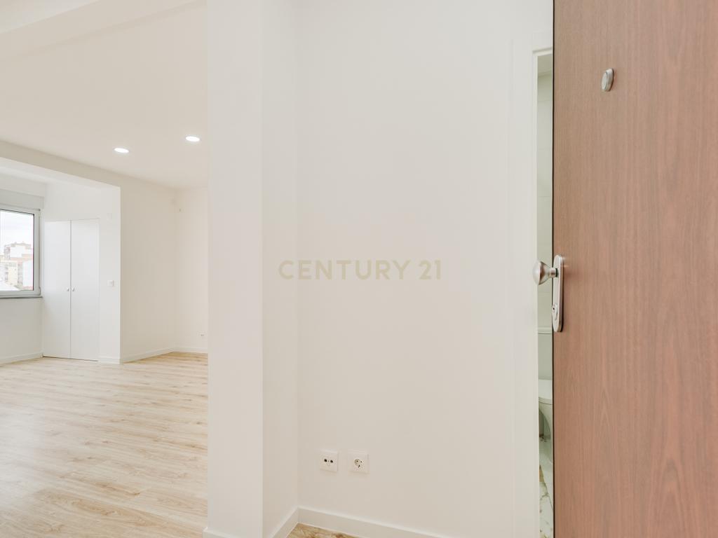Apartamento T2 Remodelado na Prestigiada Avenida Jaime Cortesão em Setúbal – Próximo da Zona Ribeirinha - Image 24