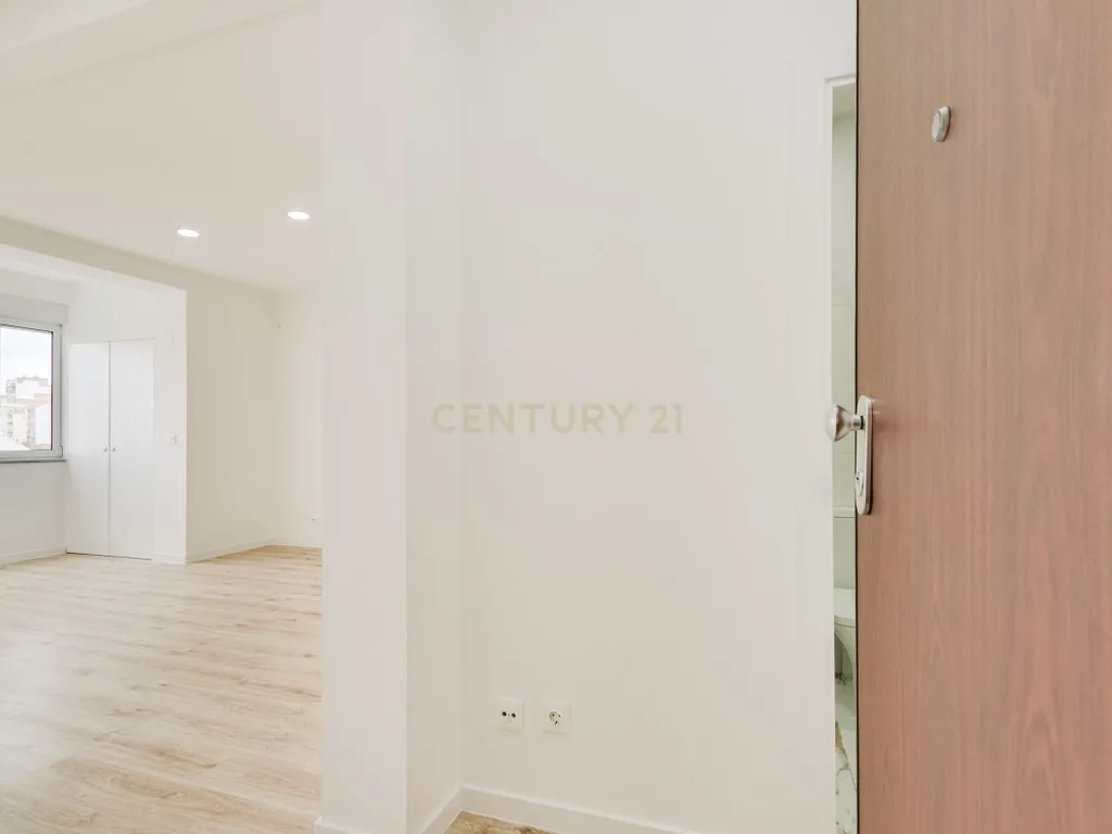 Apartamento T2 Remodelado na Prestigiada Avenida Jaime Cortesão em Setúbal – Próximo da Zona Ribeirinha - Image 24