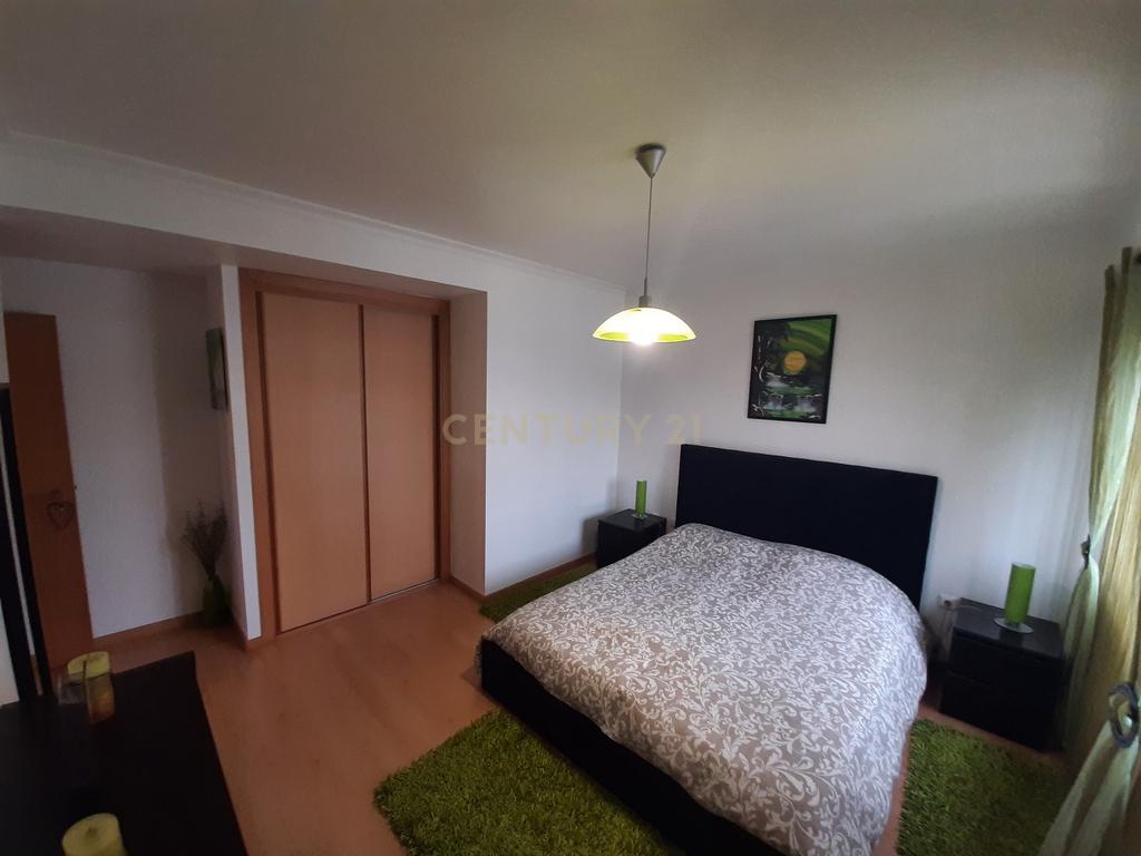 Moradia  T3 na  Lourinhã com Piscina  Garagem e Churrasqueira - Image 14