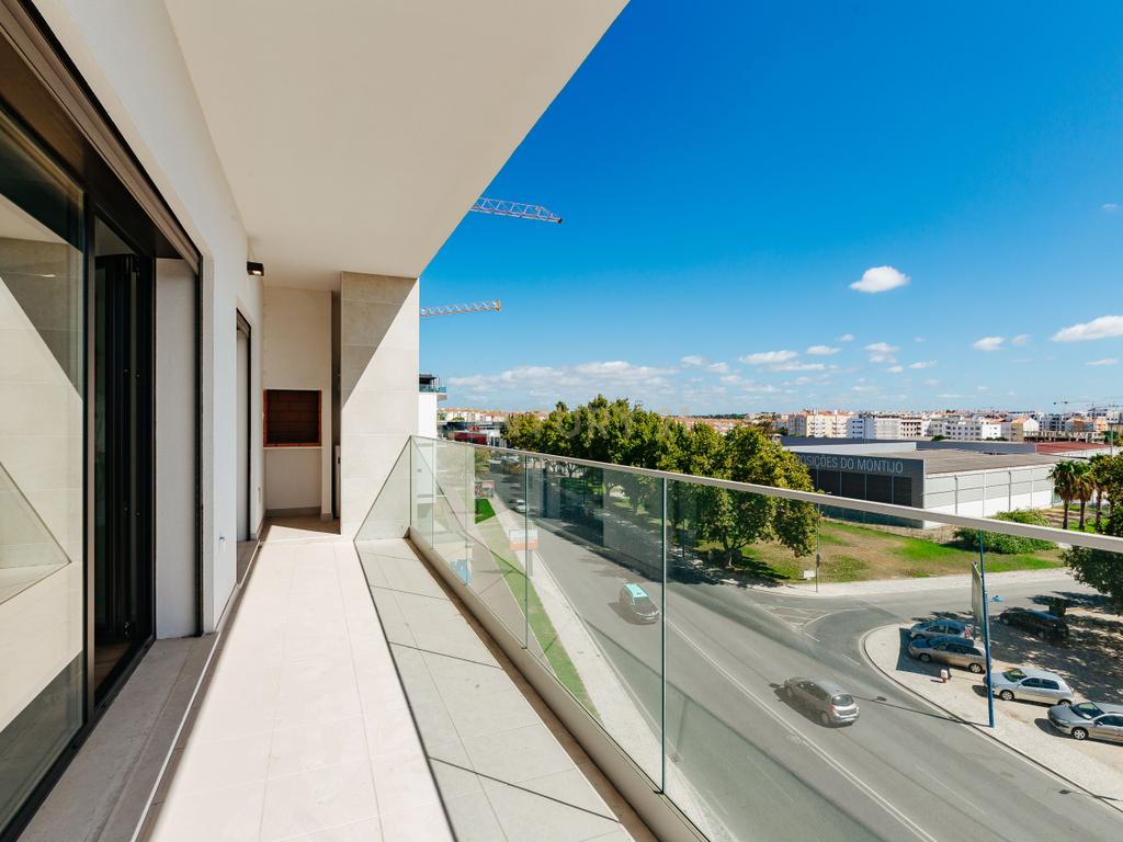 Apartamento T5 Duplex Único com 229 m² — Novo, Sofisticado e com Vista Panorâmica - Image 8