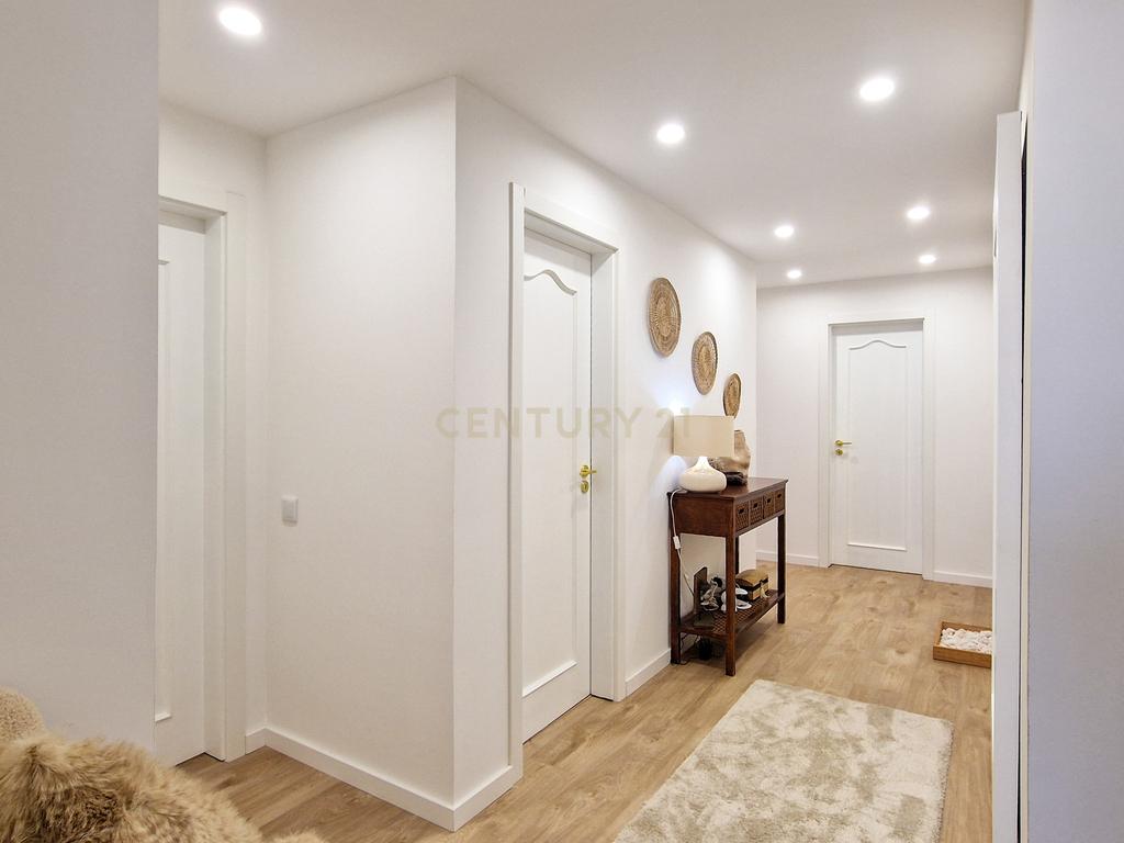 Excelente apartamento de 4 assoalhadas RENOVADO recentemente, com amplitude de todas as suas divisões - 113m2. - Image 27