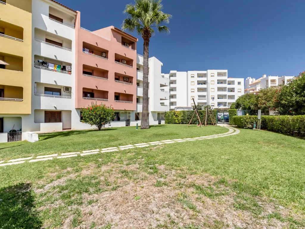 T1 com varanda virada para o jardim e piscina | Quinta da Bela Vista, Albufeira - Image 23