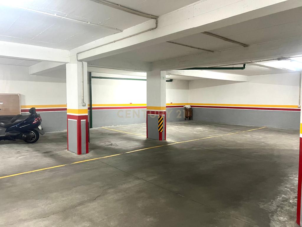 T2 com parqueamento e arrecadação -  Casas do Lago Serra de Carnaxide Amadora - Image 31