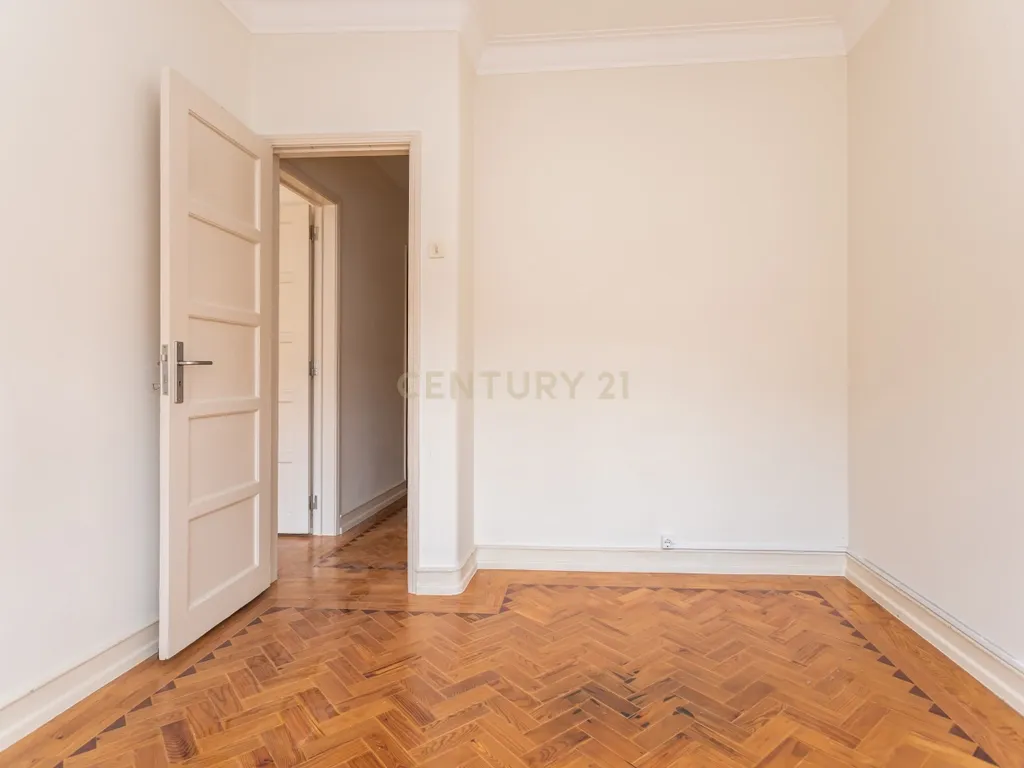 Apartamento T2 em Avenidas Novas, Lisboa - Image 4