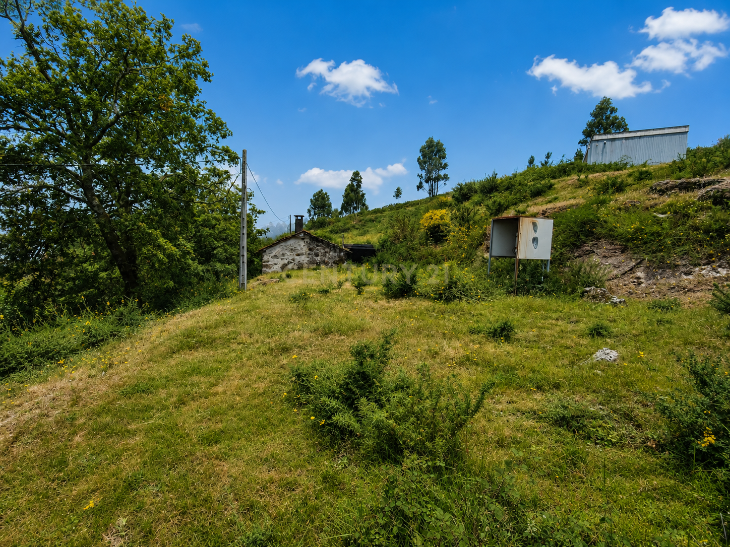 Fotografia 6 de **Oportunidade no Gerês: Terreno de 850 m² com Ruína em Valdreu, Vila Verde**