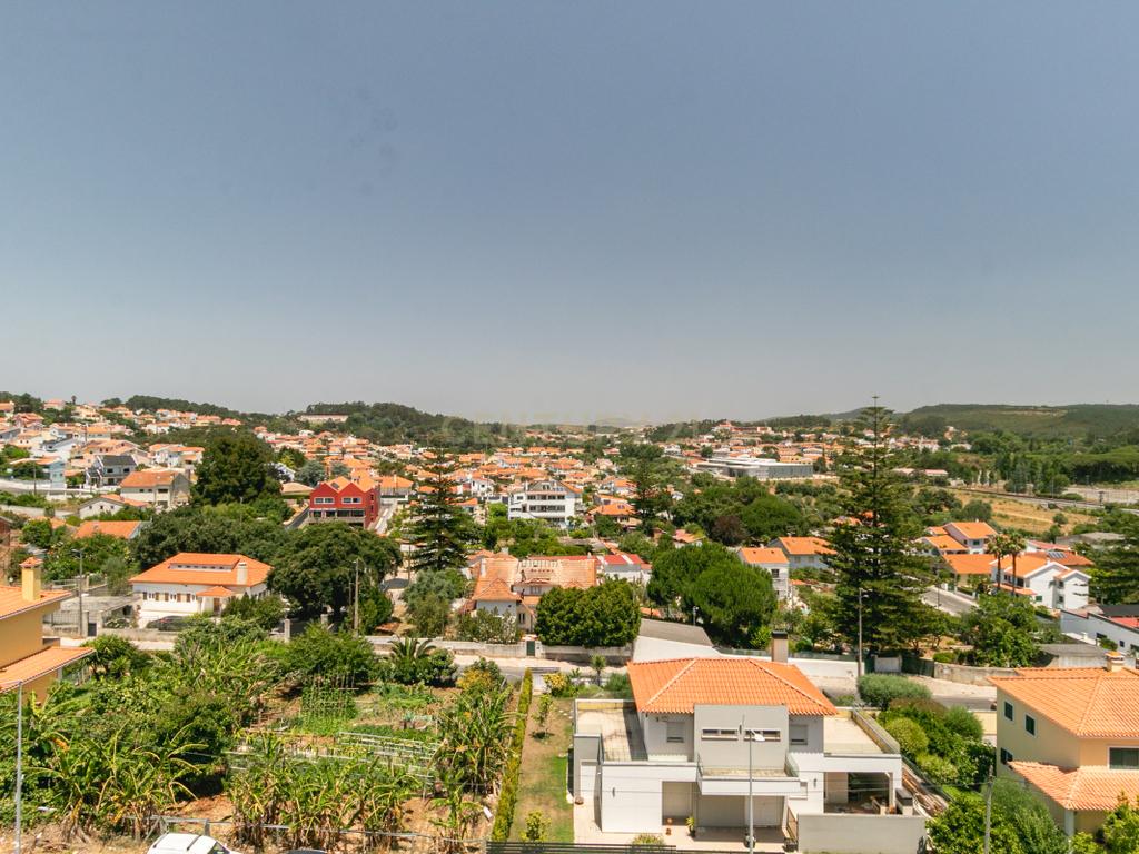 Apartamento T3 com boas áreas, varandas e arrecadação – Rinchoa, Rio de Mouro - Image 8