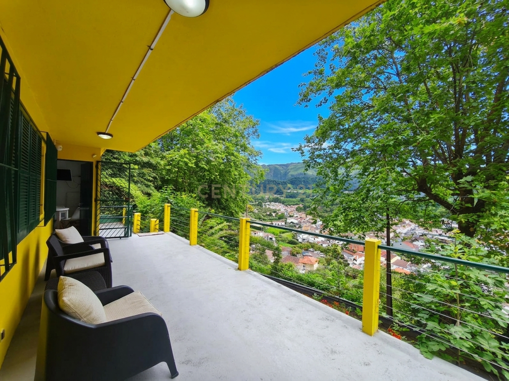 Moradia T2 com Vista Panorâmica sobre as Furnas | Excelente Oportunidade de Investimento - Image 3