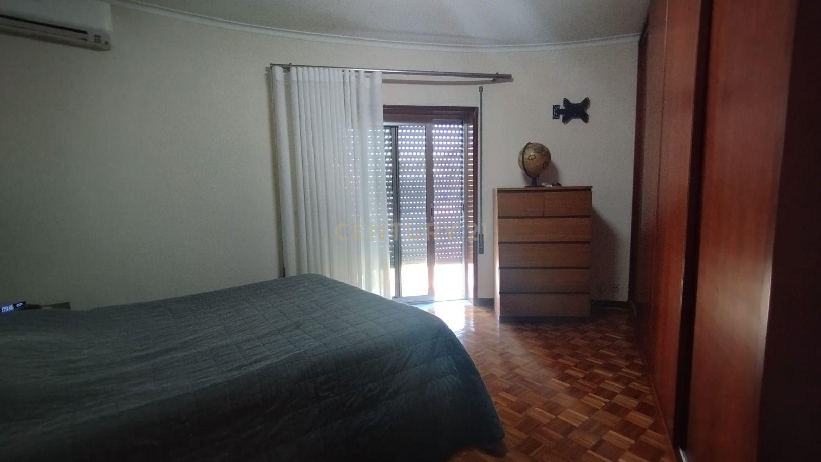 Fotografia 11 de Apartamento T3 em muito bom estado com box, Valbom