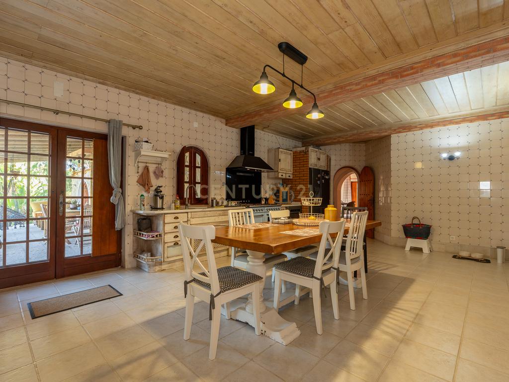 Fabulosa Quinta com lote de terreno de 22.381 m2, onde se encontra inserida uma moradia composta por dois pisos, com uma área bruta de 623 m2, uma área útil de 304 m2 e uma área bruta dependente de 319 m2, localizada em Santo Isidro de Pegões, na zona de Pegões, a pouca distância das belas praias de Setúbal. - Image 27